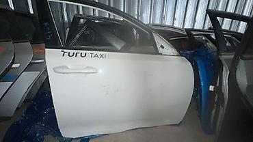 bud e9: Передняя правая дверь автомобиля (в сборе) с надписью Turu Taxi — 1
