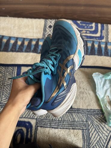 платье с косынкой: Мужские кроссовки, 39, Asics, Б/у, цвет - Синий, Самовывоз, Платная доставка