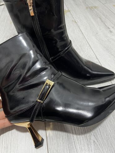 Ботинки и ботильоны: Черные демисезонные ботинки на каблуке - Элегантные полусапожки из — 4