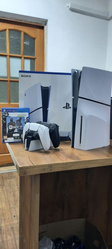 PS5 (Sony PlayStation 5): Sony playstation 5 slim 1Tb все не опходимые провода -доп станиция