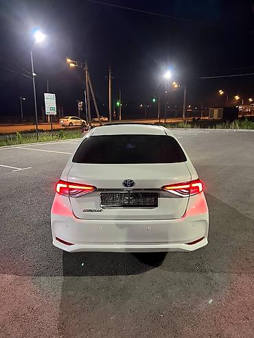 Toyota Corolla: 2019 г., 1.8 л, Автомат, Гибрид, Седан — 3