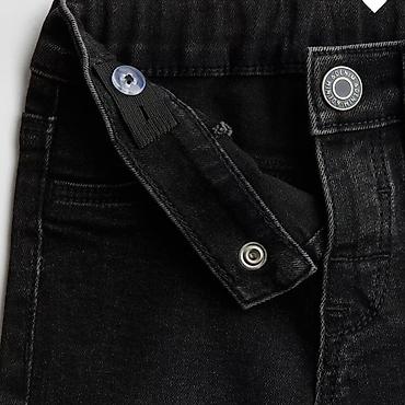stringer alt geyimi: Uşaq cins şalvarı – qara rəng
Ölçü 74/80
H&M — 4