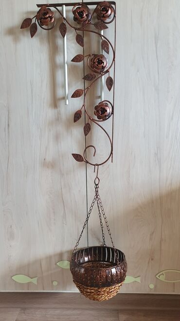 Горшки для растений: Кашпо под цветы настенные 1000 сом шт Кашпо на подставке 1800 — 6