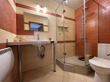 Долгосрочная аренда домов: 175 м², 5 комнат — 18