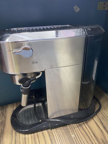 işlənmiş samovar: Delonghi firmasinin kofe maşini,işleyir,yeni kimidir