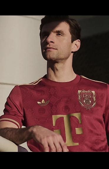 шевроны: Футболка Adidas x FC Bayern Munich — юбилейная версия к 125‑летию — 2