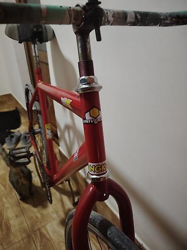 Şəhər/trek üslubunda tək sürətli velosiped - Rəng: qırmızı (mat ton)