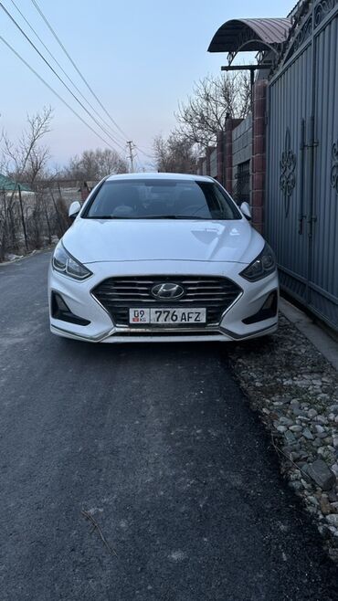 купить мерс с: Белый седан Hyundai Sonata с чистым и ухоженным внешним видом