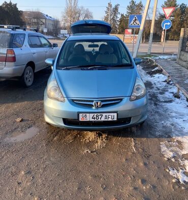 Легковой транспорт: Сдаю в аренду: Легковое авто, Под такси