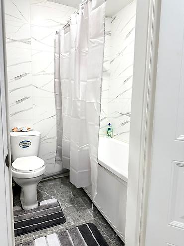 Посуточная аренда квартир: 1 комната, Душевая кабина, Постельное белье, Бытовая техника — 12