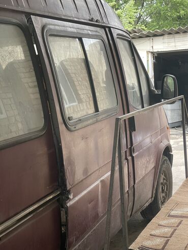 кпп на бус: Ford Transit: 1999 г., 2.5 л, Механика, Дизель, Бус