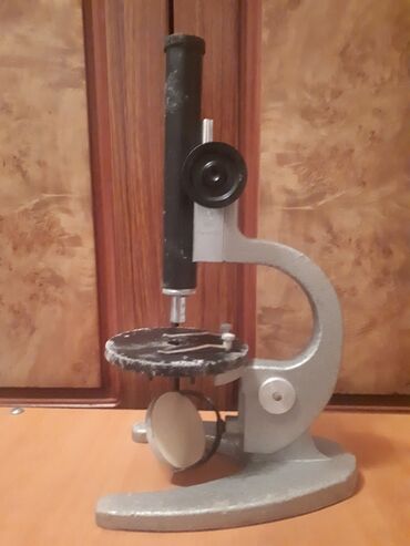 tibb cantasi: Mikroskop ШМ-1. Sovet vaxtından qalma məktəb üçün mikroskopdur. Biraz