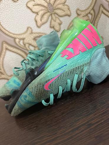 nike react: Футбольные бутсы Nike Merc носил примерно 7,8 раз - Тип покрытия — 5