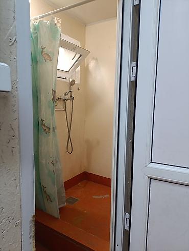 Долгосрочная аренда домов: Сдается двухкомнатная времянка на долгий срок. Очень удобная локация — 10