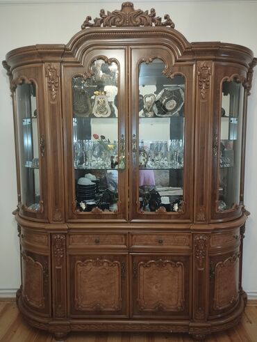 Digər mebel: Servan satilir hec bir prablemi yoxdu. Yəni siniqi əziyi zədəsi yoxdu