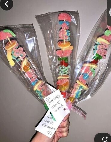 мос муссо: 🍡 Мармеладдан жасалган кебабтар сатылат – баардык курактагы адамдар