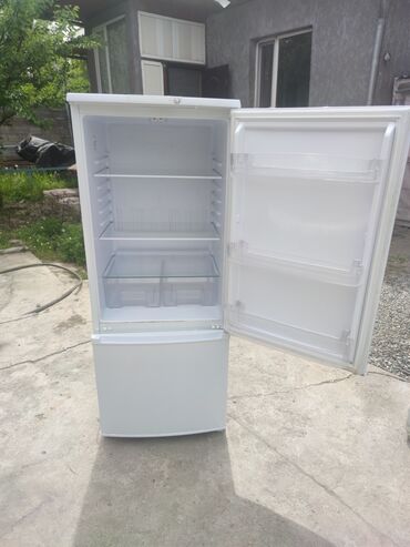 Холодильники: Холодильник Biryusa, Б/у, Двухкамерный, De frost (капельный), 60 * 150 * 55
