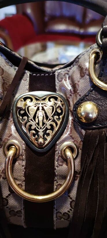 Torbe: Gucci. Fantastična.

Bez ikakvih nedostataka.
45cm x 28cm x 10cm — 16