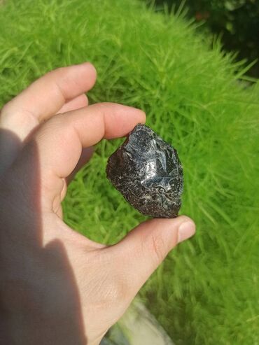 Gəmi modelləri: Təbii Obsidian daşı. Tamamilə təbii, emal olunmamış parlaq qara