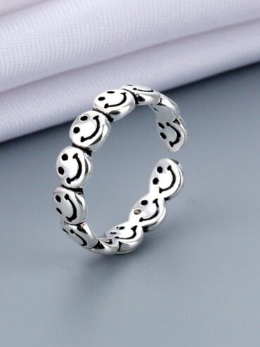 женское кольцо: Кольцо серебристое унисекс со смайликом безразмерное