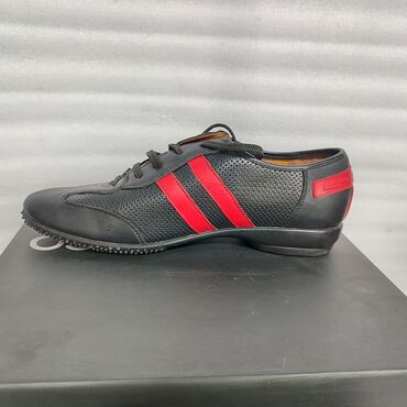 Кроссовки и спортивная обувь: Кроссовки из натуральной кожи 
с перфорацией ( отверстия сбоку) — 7