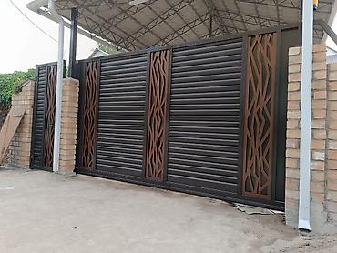 Распашные ворота: Металлические распашные ворота с калиткой (модульные панели) - — 123