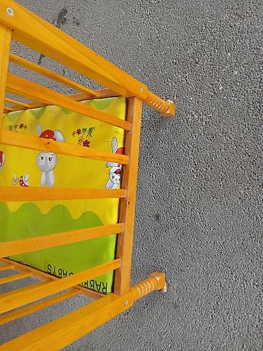 kəpənək dekor: Taxta uşaq beşiyi Qeyd: Beşik 13 illikdir - Material: möhkəm ağac — 3