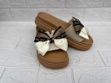 Papuče: 36-40
1600 din
Roba sa kosova — 1