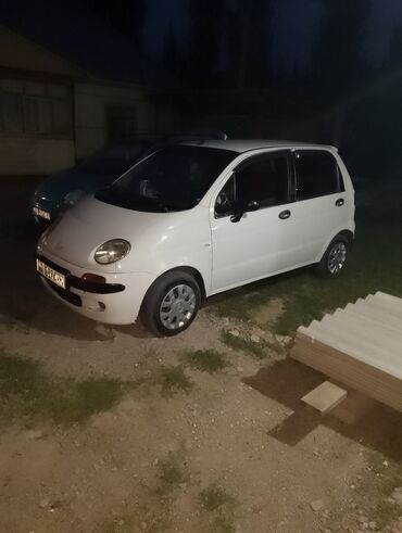 мини электромобиль: Маневренный и экономичный хэтчбек Daewoo Matiz белого цвета, идеально