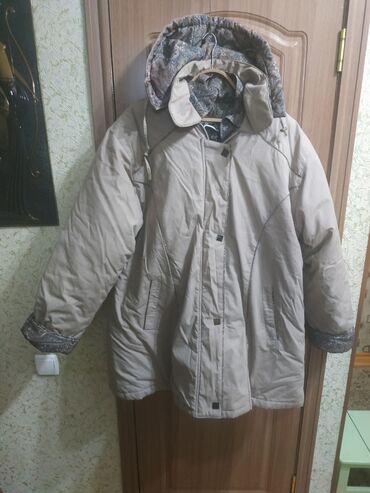 женская куртка размер 44: Пуховик, Зима, По колено, С капюшоном, 2XL (EU 44)