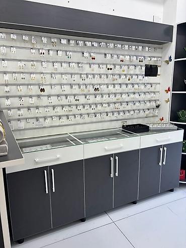 stend vitrin: AİSHA Accessories – zərgərlik və aksessuar mağazası Məhsul — 3