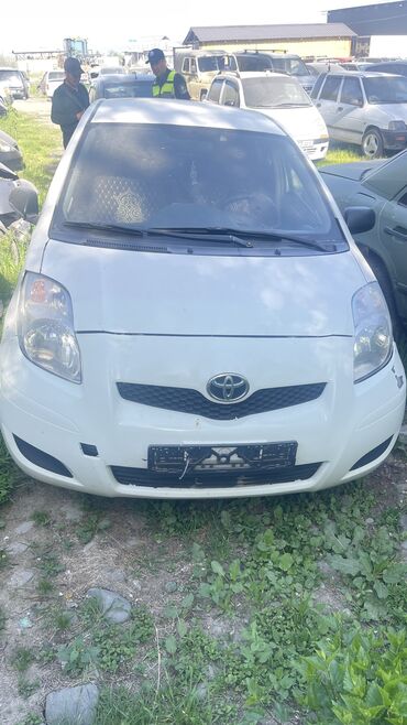 бу запчасти на мерседес в бишкеке: Toyota Yaris: 2010 г., 0.1 - engine capacity л, Механика, Бензин, Хетчбек
