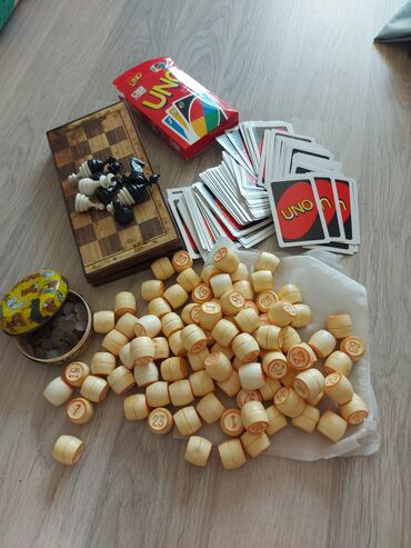 Masaüstü Oyunlar: El oyunlari
loto
şaxmat şaşki
uno kartları hamsi qiymete daxildir