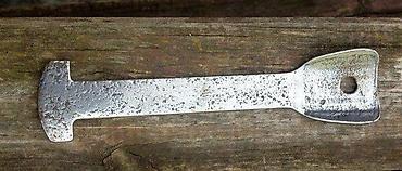 Ostali antikviteti: Stara saračka alatka. Stara saračka alatka. Ručni rad. Teška, masivna — 5