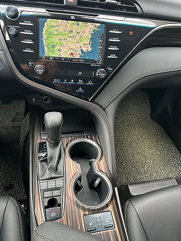 Toyota: Toyota Camry: 2018 г., Гибрид, Седан — 5