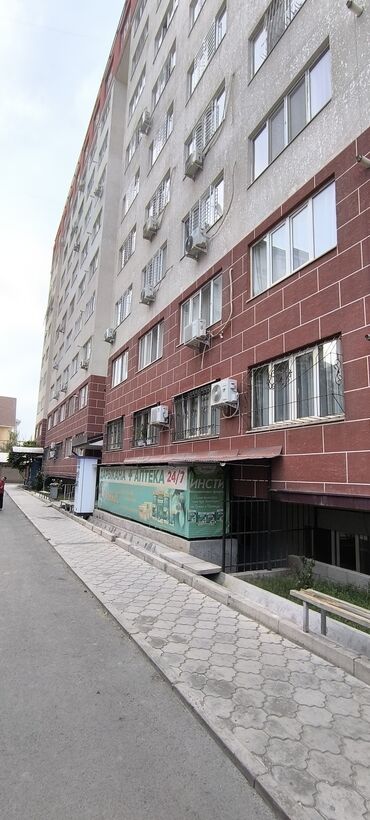 сдаю участок под бизнес: Коммерческое помещение с отдельным входом в цоколе жилого дома. Очень