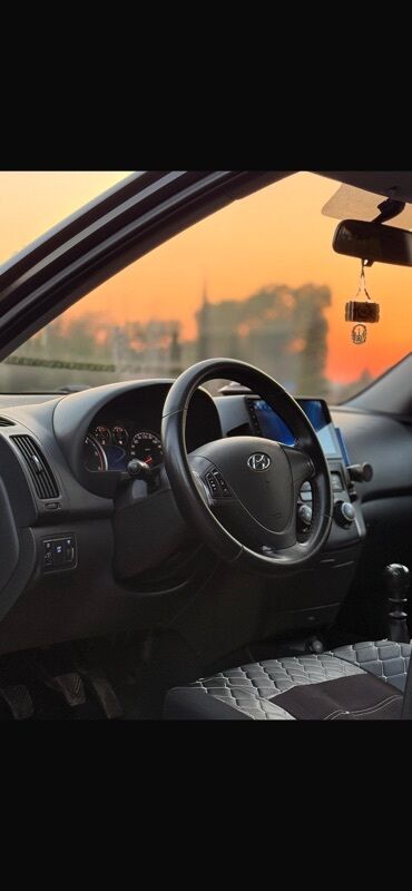 Hyundai: Hyundai i30, qara rəng, 5 qapılı hatchback. Mühərrik və yürüş - CRDi — 13