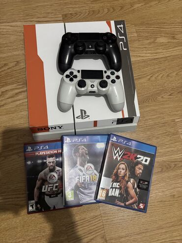 PS4 (Sony Playstation 4): Playstation 4 fat. Heç bir problemi yoxdu. Ustada olmayıb. Üstündə 2