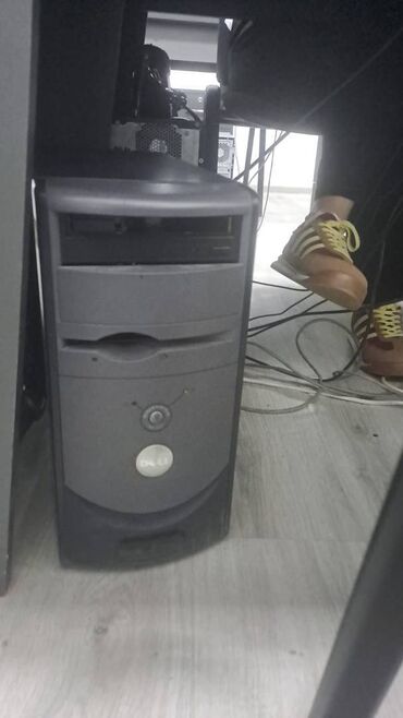 Masaüstü kompüterlər və iş stansiyaları: Masaüstü kompüterlər işləkdir. 6 ədəd PC, 6 ədəd monitor, 6 ədəd — 11