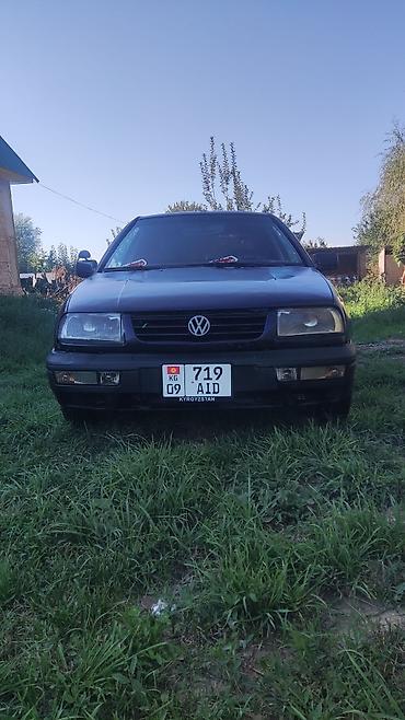 арзан матиз 1: Volkswagen Vento: 1993 г., 1.8 л, Кол менен иштөөчү, Бензин, Седан — 1