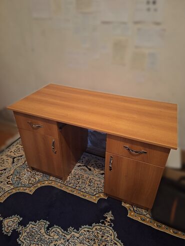 Kompüter masası, İşlənmiş