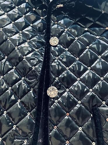 hind geyimi: Bebe brendi, qara rəngli, parlaq laklı teksturaya malik quilted (rombl — 3