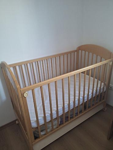 komode bele forma ideale: Drveni krevetac za bebu - Materijal: pun drveni ram u prirodnoj boji — 2