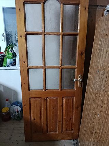 Taxta şüşəli otaq qapısı - Material: təbii ağac (laklı səth), klassik