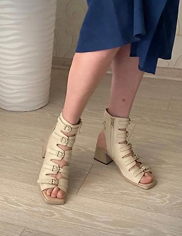 Босоножки, сандалии, шлепанцы: Женские Босоножки-Гладиаторы MAXI на каблуке, чёрные, натуральная — 4