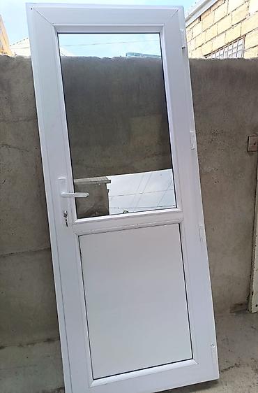 plastik qapilar: PVC giriş qapısı.Demek olarki yenidir. - Material: ağ rəngli PVC — 1