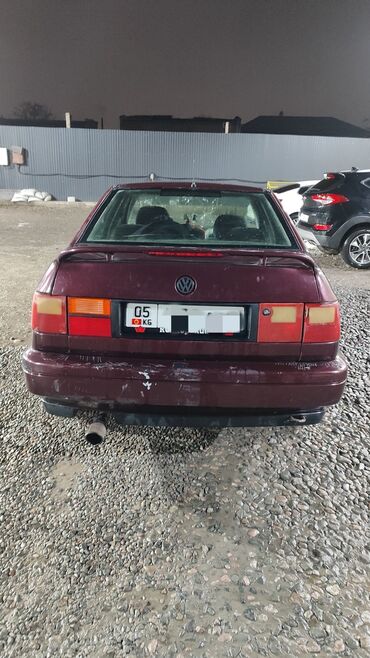 Volkswagen: Volkswagen Vento: 1993 г., 1.8 л, Механика, Бензин, Седан