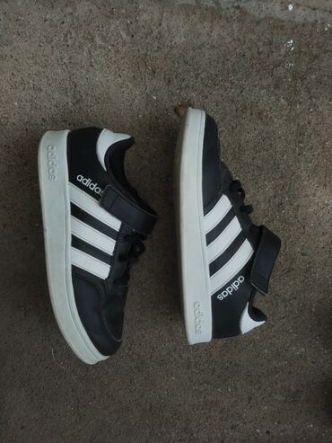 dm obuca smederevo: Adidas, Size - 33