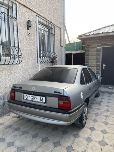 Opel: Opel Vectra: 1994 г., 1.6 л, Механика, Бензин, Седан