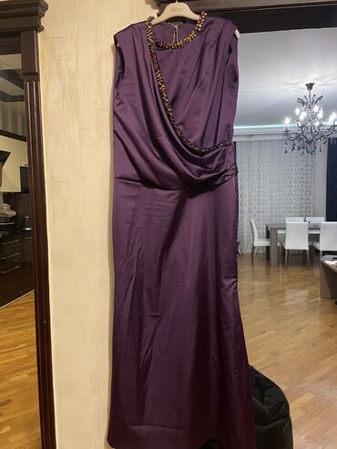 Ziyafət donları: L-2-3 xl kimi gedir 60 manata satilir 1 defe geyinilib 160 man